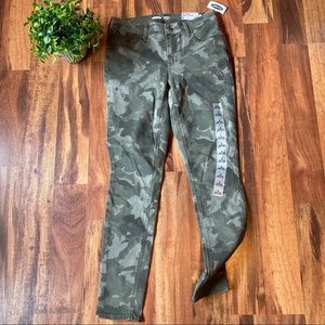 EuC Old Navy olive camouflage super skinny pants 6